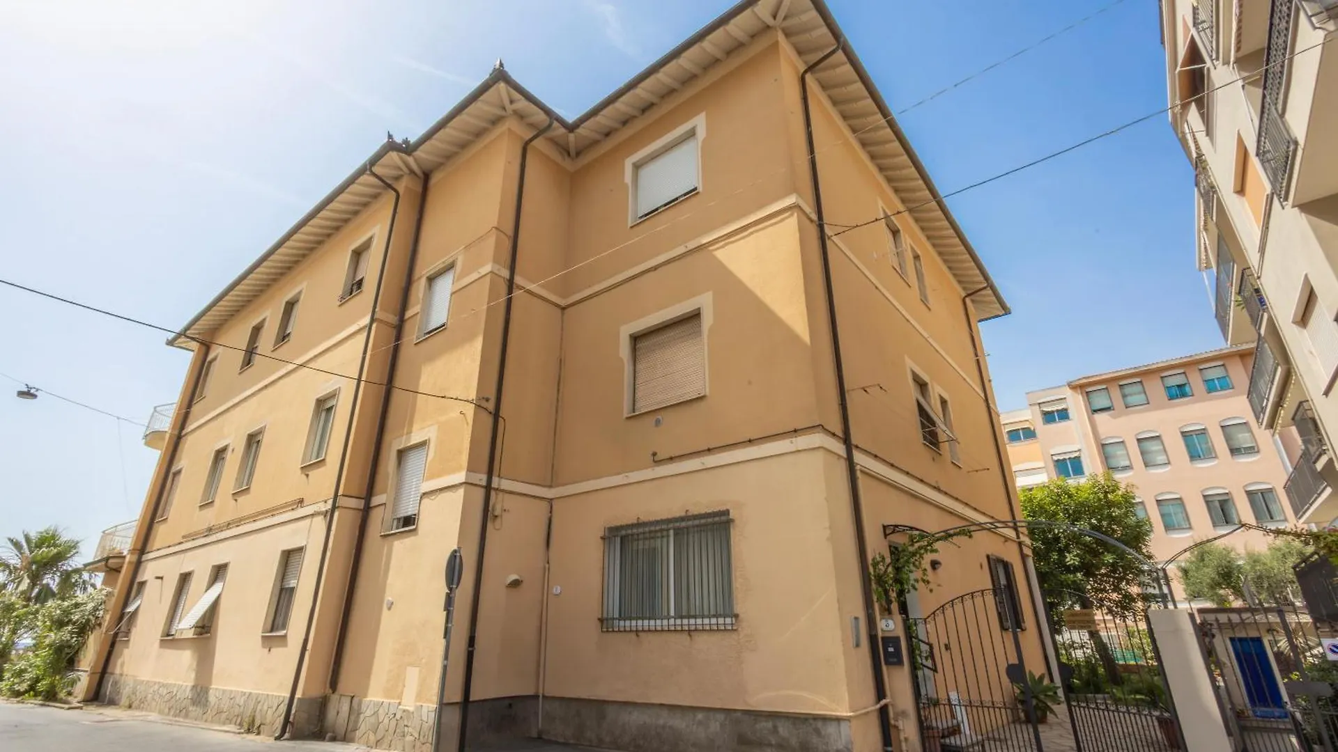 Seahouse Apartment Diano Marina Italy